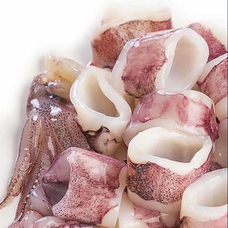 Calamari tagliati in ciuffi e anelli con pelle